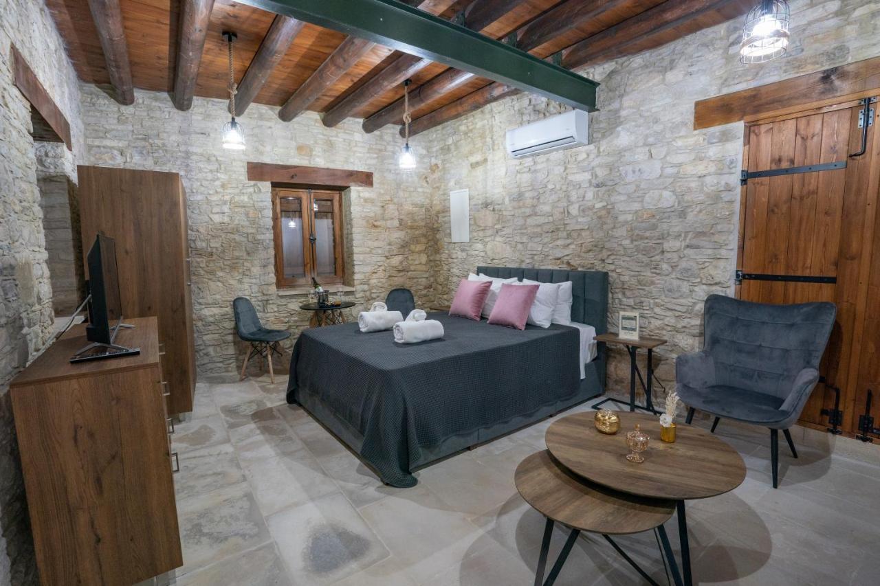 Eidyllio Luxury Suites Омодос Екстериор снимка