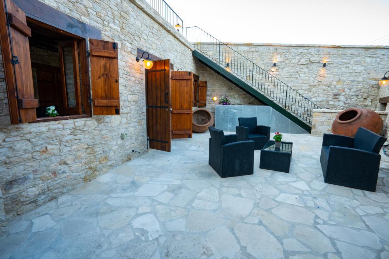 Eidyllio Luxury Suites Омодос Екстериор снимка
