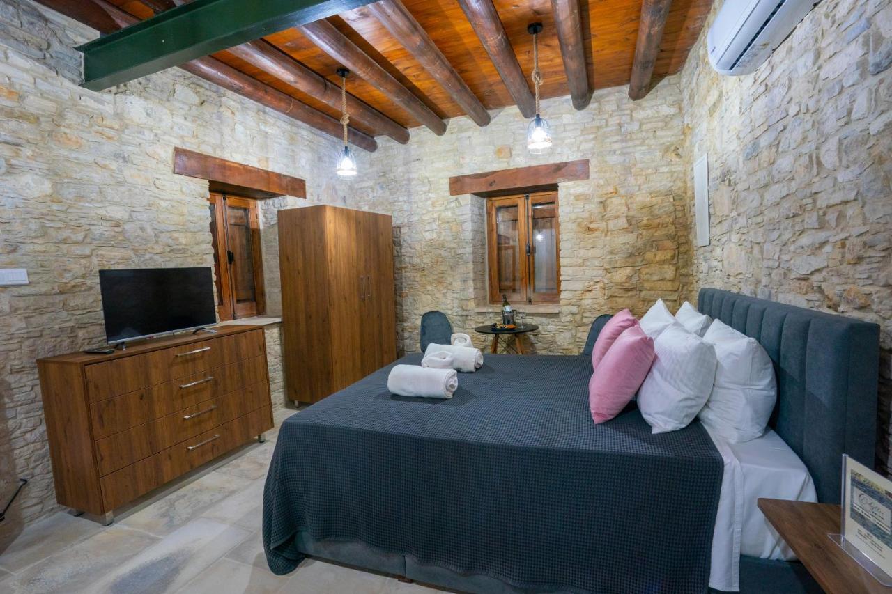Eidyllio Luxury Suites Омодос Екстериор снимка