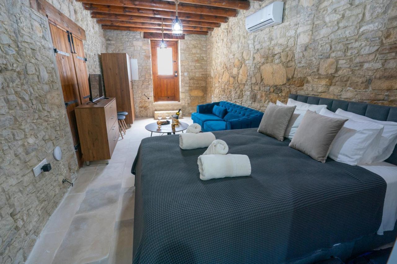 Eidyllio Luxury Suites Омодос Екстериор снимка