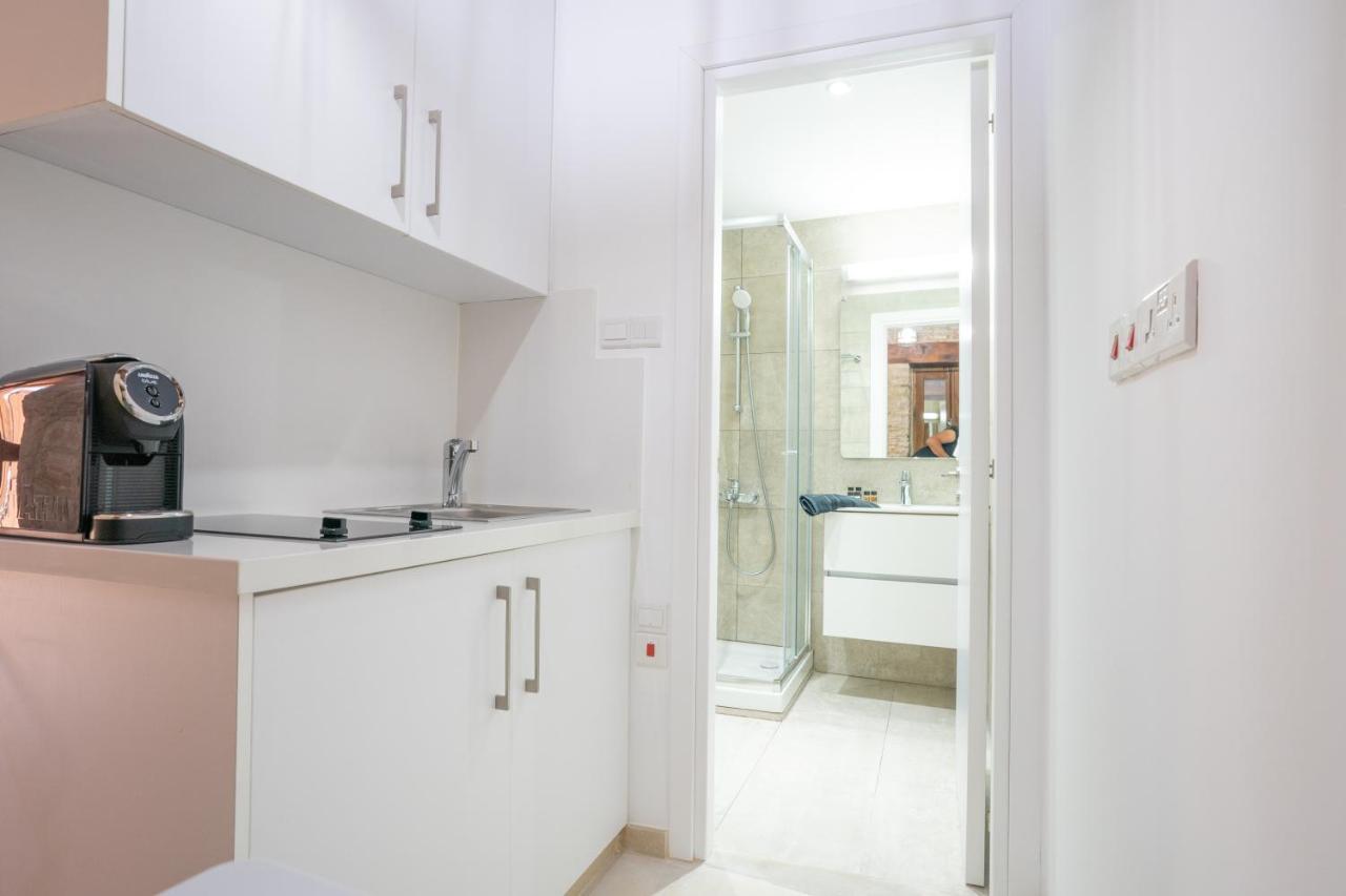 Eidyllio Luxury Suites Омодос Екстериор снимка