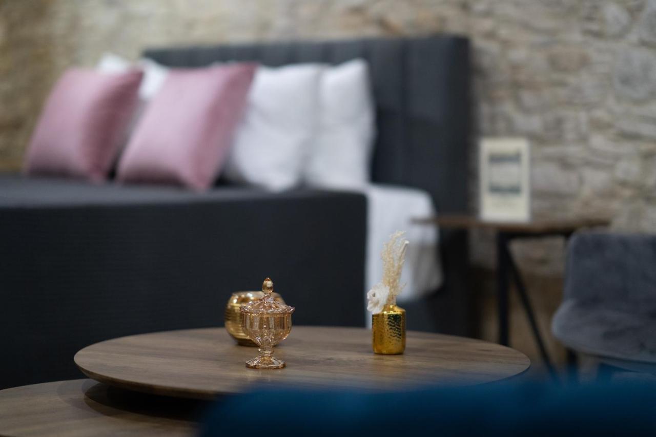 Eidyllio Luxury Suites Омодос Екстериор снимка